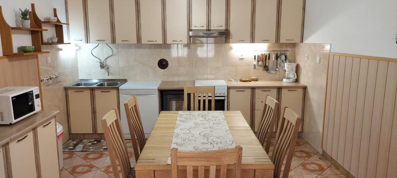 Apartmani Sladana Kampor Ngoại thất bức ảnh